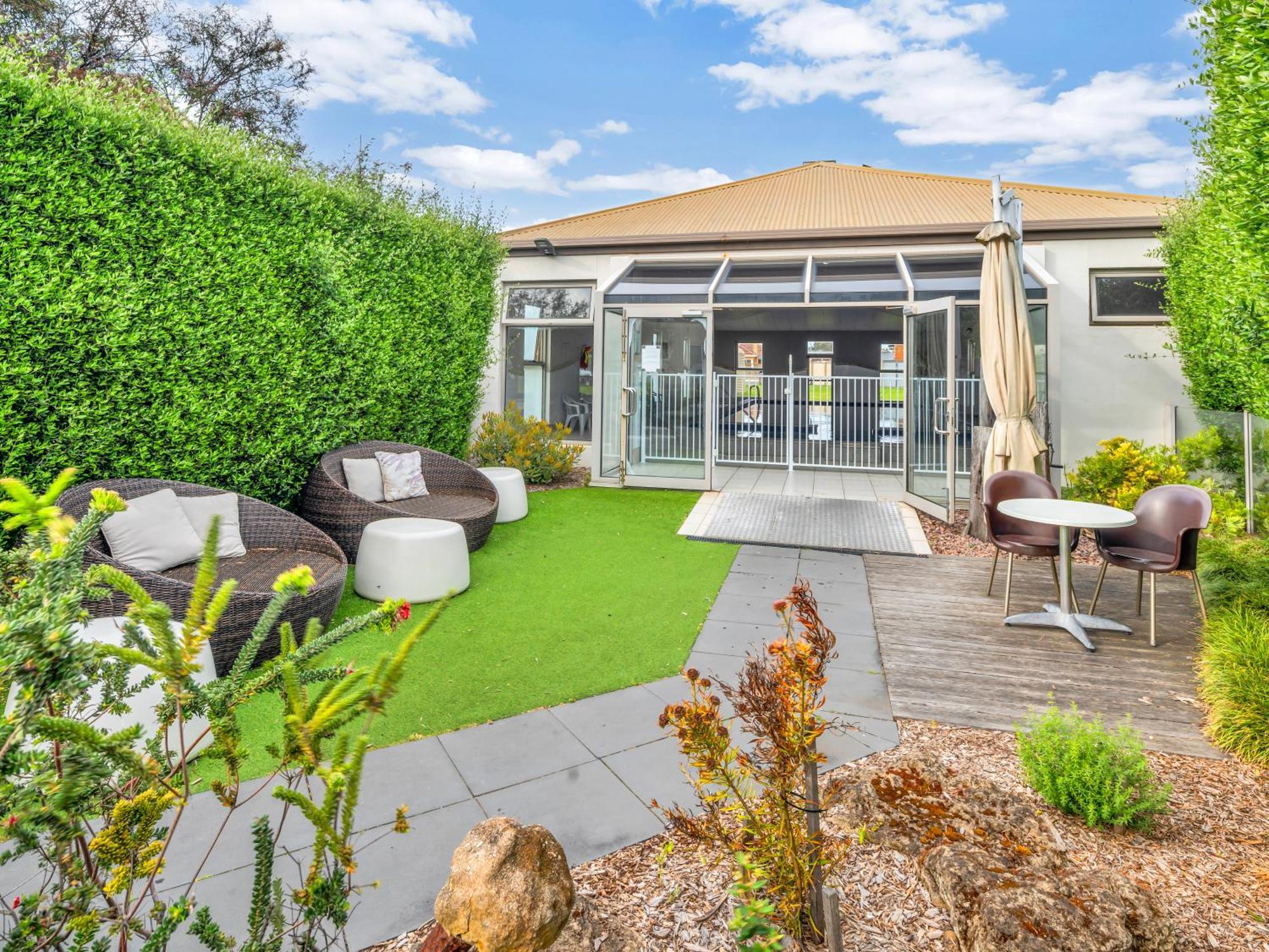 Big4 Ingenia Holidays Queenscliff Beacon Экстерьер фото